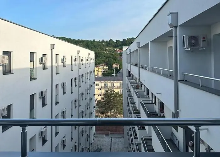 Διαμέρισμα Apartmanjagodinaana 2 *