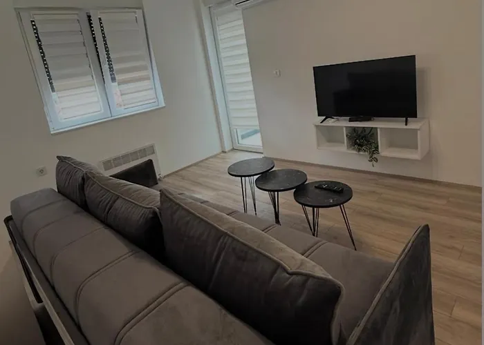 Διαμέρισμα Apartmanjagodinaana 2 *